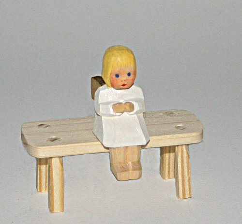 Sievers-Hahn Engel sitzend mit blondem Haar, Art. 1420